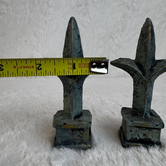 Iron Finials Pair Rustic Decor French Blue Architectural Salvage Fleur De Lis - Picture 6 of 6